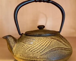 Kotobuki (Japan) Dragonfly Teapot