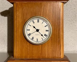 Quartz Mantle Clock