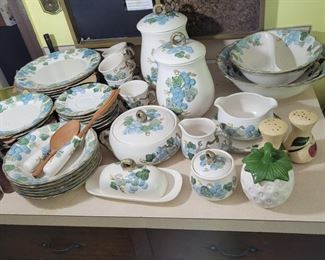 Metlox Poppy Trail Sculptured Grape