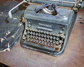 Vintage Remington Typewriter - works