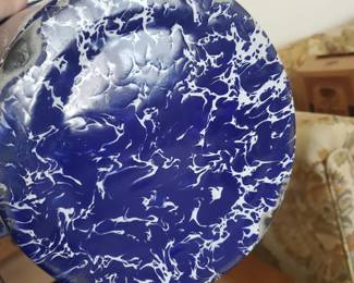 The bottoms of the granite pieces are like new!