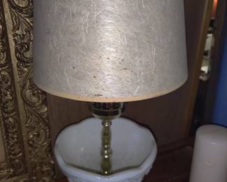 Milkglass base lamp