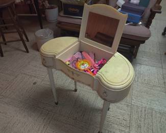 Child's dressing table
