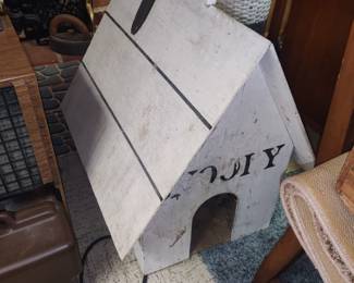 Wood Snoopy dog house
