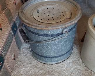 Minnow bucket