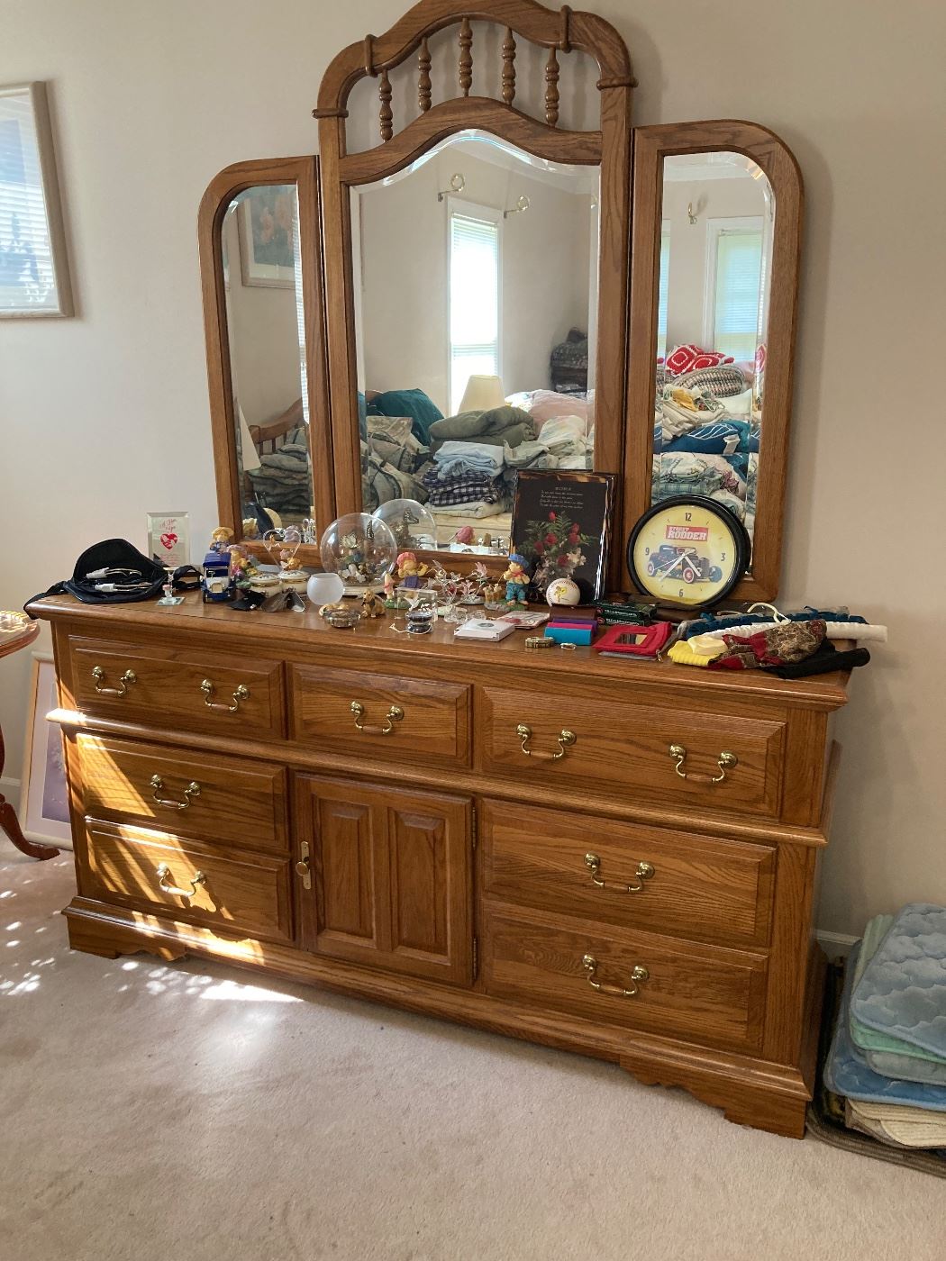 Broyhill Queen Bedroom 