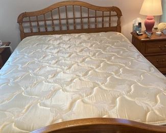 Broyhill Queen Bedroom 