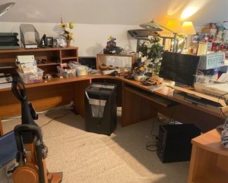 Sectional desk, sold by the piece. Create your own shape/size. 