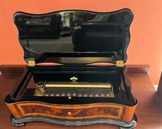 Reuge Music box