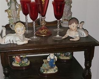 Piano babies, wine set