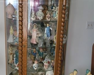 Cabinet and figurines 