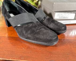 Prevata Newtown black suede shoes size 8AA, new