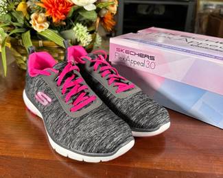 Skechers Flex Appeal 3.0 black & hot pink size 8 narrow, minor wear