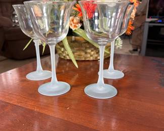 Set of 4 wine glasses with frosted base 7"H