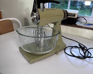 Avacado Sunbeam Mixmaster, works well