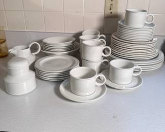 Stonehenge Midwinter stoneware set, some wear to the entire set