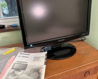 Sharp 19" Aquos TV with controller