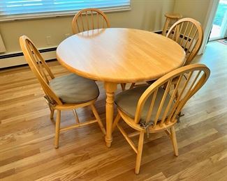 Drop leaf dinette set