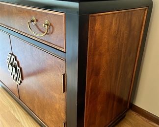 Very nice Century Furniture Chin Hua by Raymond Sobota Asian Chinoiserie flip-top sideboard