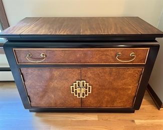 Very nice Century Furniture Chin Hua by Raymond Sobota Asian Chinoiserie flip-top sideboard
