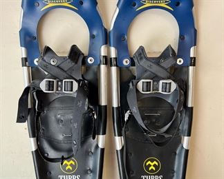 Like New Tubbs Discovery 27 snowshoes
