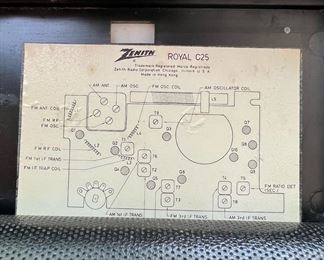 Vintage Zenith Royal C25 transistor radio