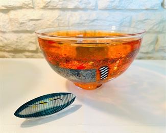 Bertil Vallien for Kosta Boda ‘Bowl Red’ model 59725 from the Satellite Collection and small ‘Boat’.  Both have the original Kosta Boda stickers and are both signed by Bertil Vallien