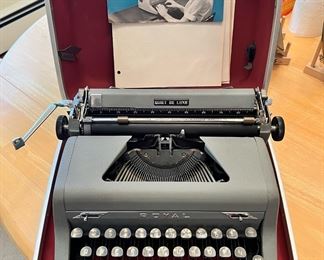 Vintage Royal Quiet De Luxe typewriter with travel case