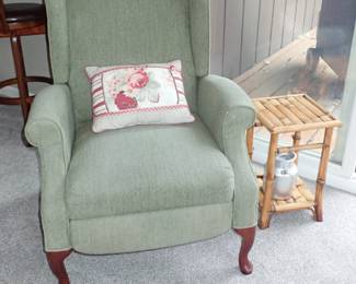 RECLINER - BAMBOO SIDE TABLE