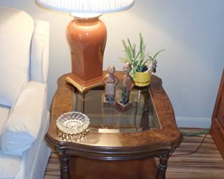 SIDE TABLE - LAMP