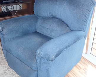 BLUE RECLINING CHAIR