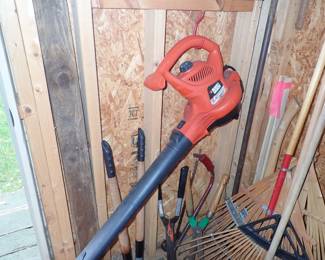 BLACK & DECKER BLOWER