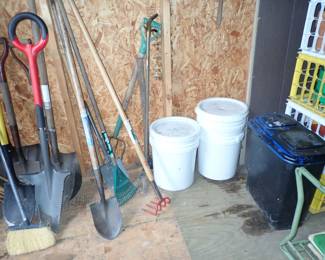 GARDEN RACKS - SHOVELS - ETC