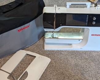 Bernina B790 - cover & guide- knee bar and accessories.