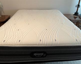 Electric adjustable Beautyrest Black Hybrid queen size mattress