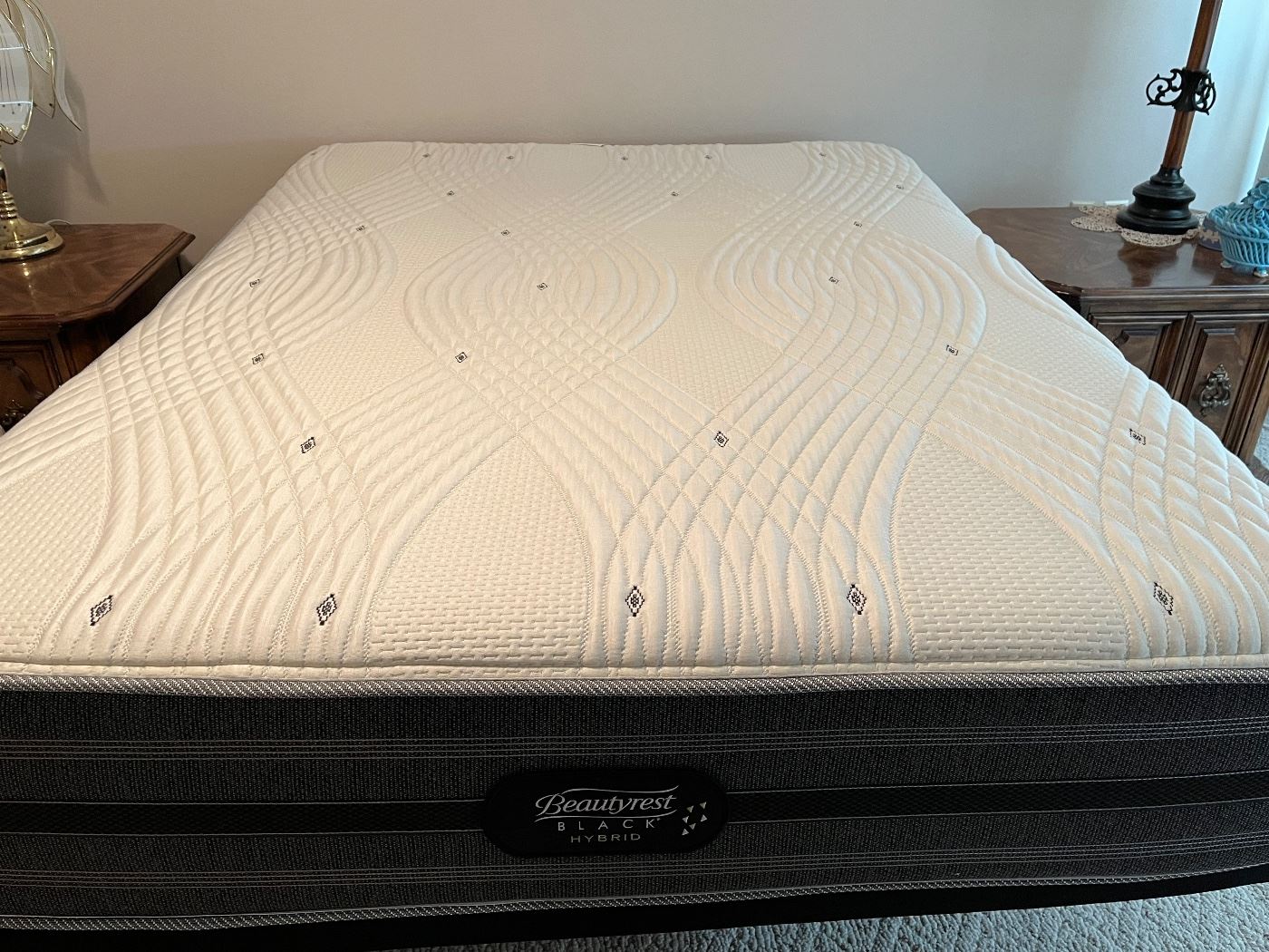 Electric adjustable Beautyrest Black Hybrid queen size mattress