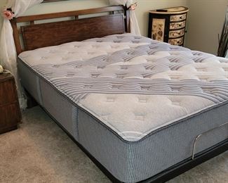 Beautyrest adjustable queen bed with Serta icomfort Hybrid mattress