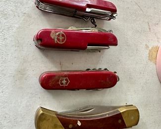 POCKET KNIFES