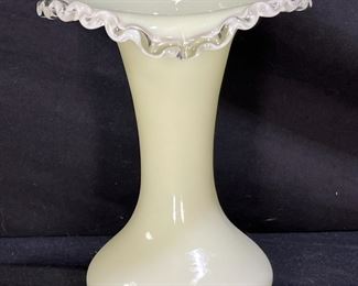 Vtg Fenton Ivory Crest (Uranium) Tulip Vase