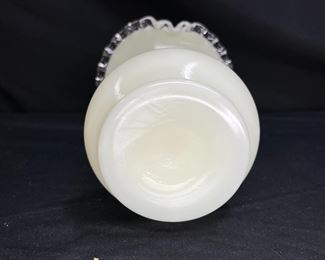 Vtg Fenton Ivory Crest (Uranium) Tulip Vase