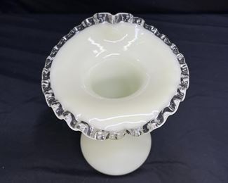 Vtg Fenton Ivory Crest (Uranium) Tulip Vase