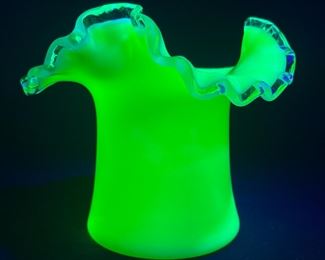 VTG Fenton Ivory Crest Ruffled Top Hat Vase