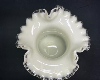 VTG Fenton Ivory Crest Ruffled Top Hat Vase