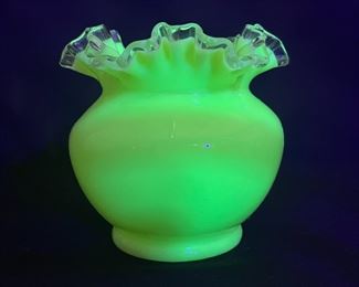 VTG Fenton Ivory Crest Ruffled Uranium Vase