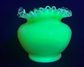 VTG Fenton Ivory Crest Ruffled Uranium Vase