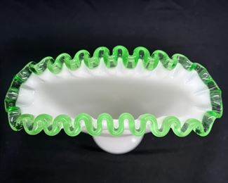 VTG Fenton Emerald Crest Ruffled Fan Vase