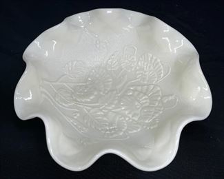 VTG Lg Wright Custard Glass Pansy Ruffle Edge Bowl