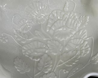 VTG Lg Wright Custard Glass Pansy Ruffle Edge Bowl