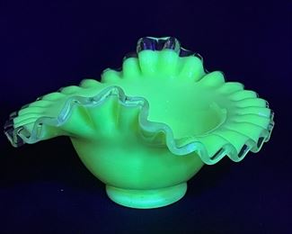 VTG Ivory Crest Ruffle Edge Bowl (Uranium)