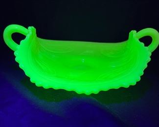 Fenton Custard Prayer Rug 2 Handled Dish